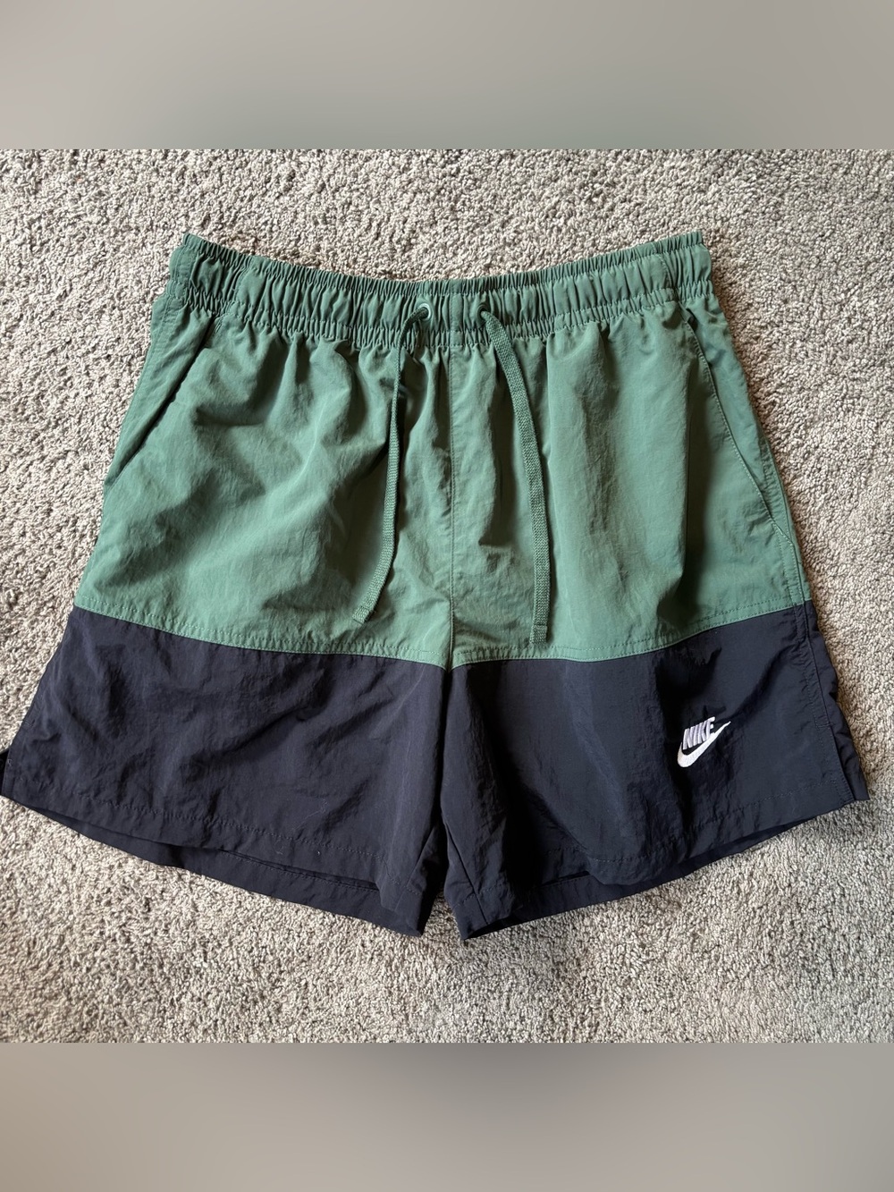 Nike Club+ Color-Blocked Woven Flow Shorts Mens Medium